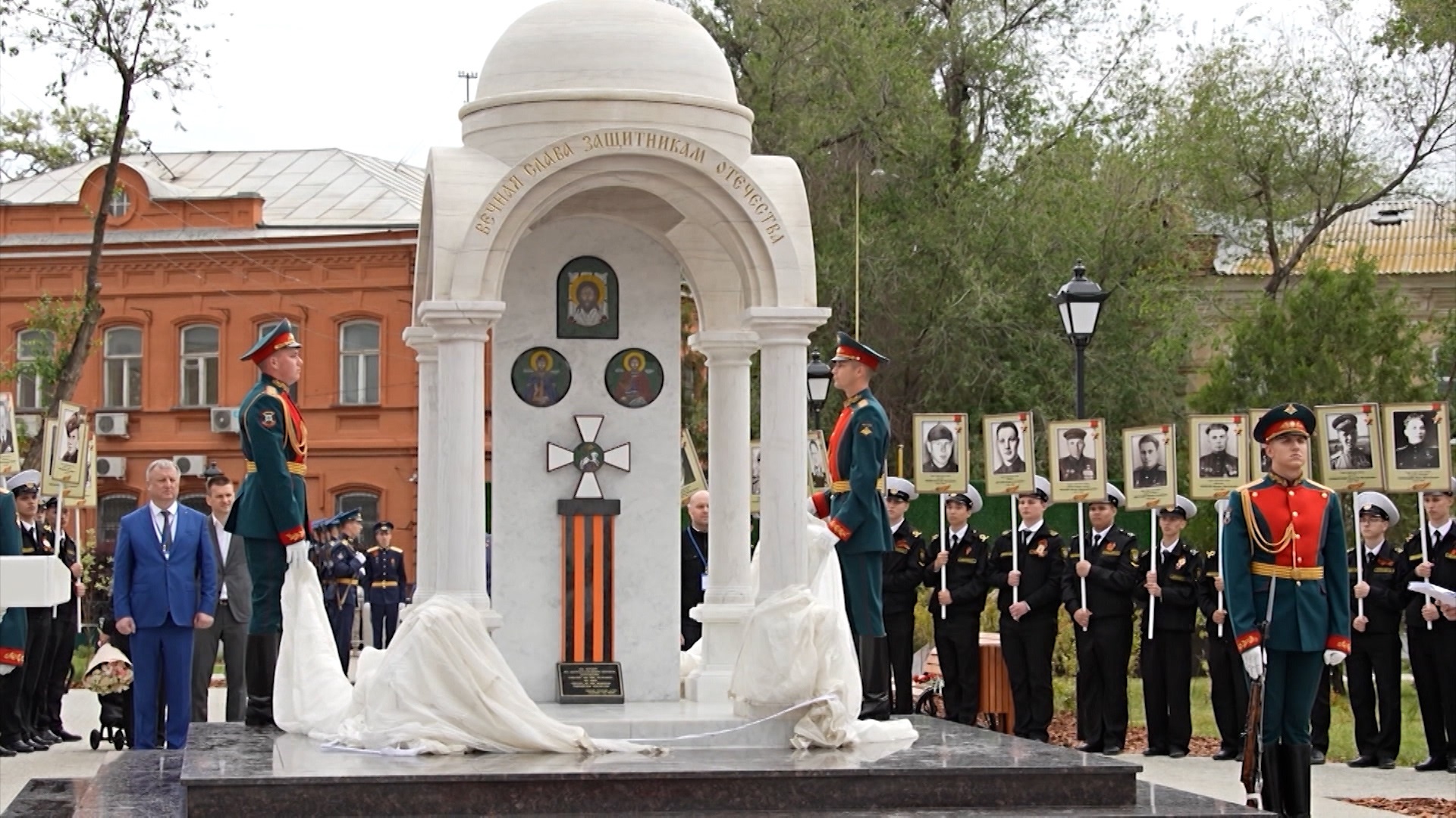 В Астрахани перед Днем Победы открыли нового «Часового памяти» В Астрахани перед Днем Победы открыли нового «Часового памяти»