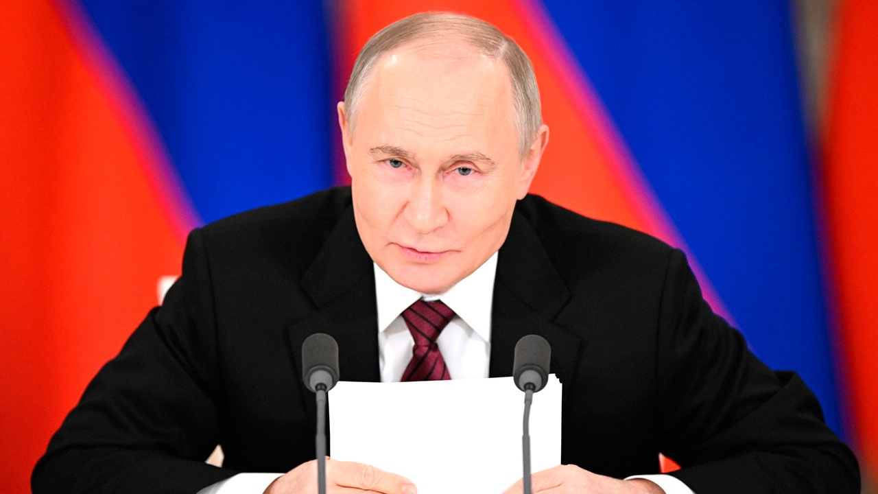 Путин призвал беречь память об уроках истории Путин призвал беречь память об уроках истории
