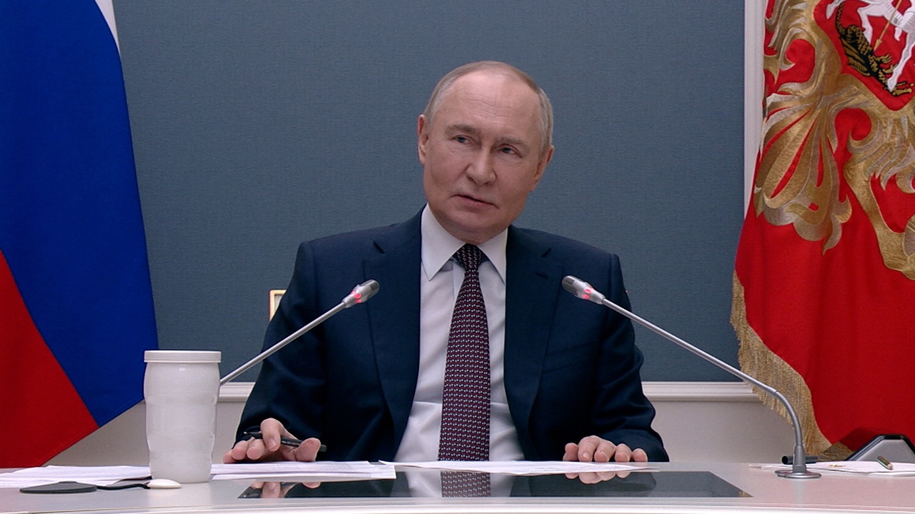 Путин: придурки во главе стран Запада пытаются вредить РФ в ущерб себе Путин: придурки во главе стран Запада пытаются вредить РФ в ущерб себе