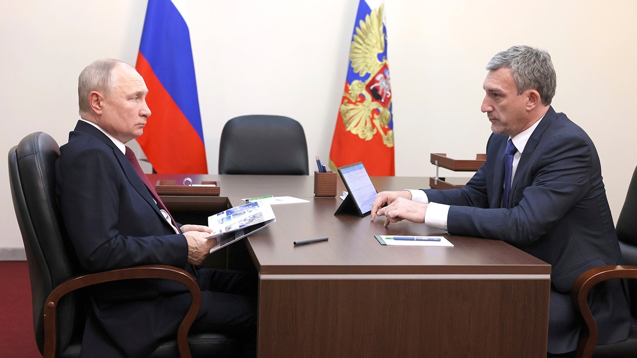 Глава Амурской области доложил Путину о ситуации с пожарами в регионе Глава Амурской области доложил Путину о ситуации с пожарами в регионе
