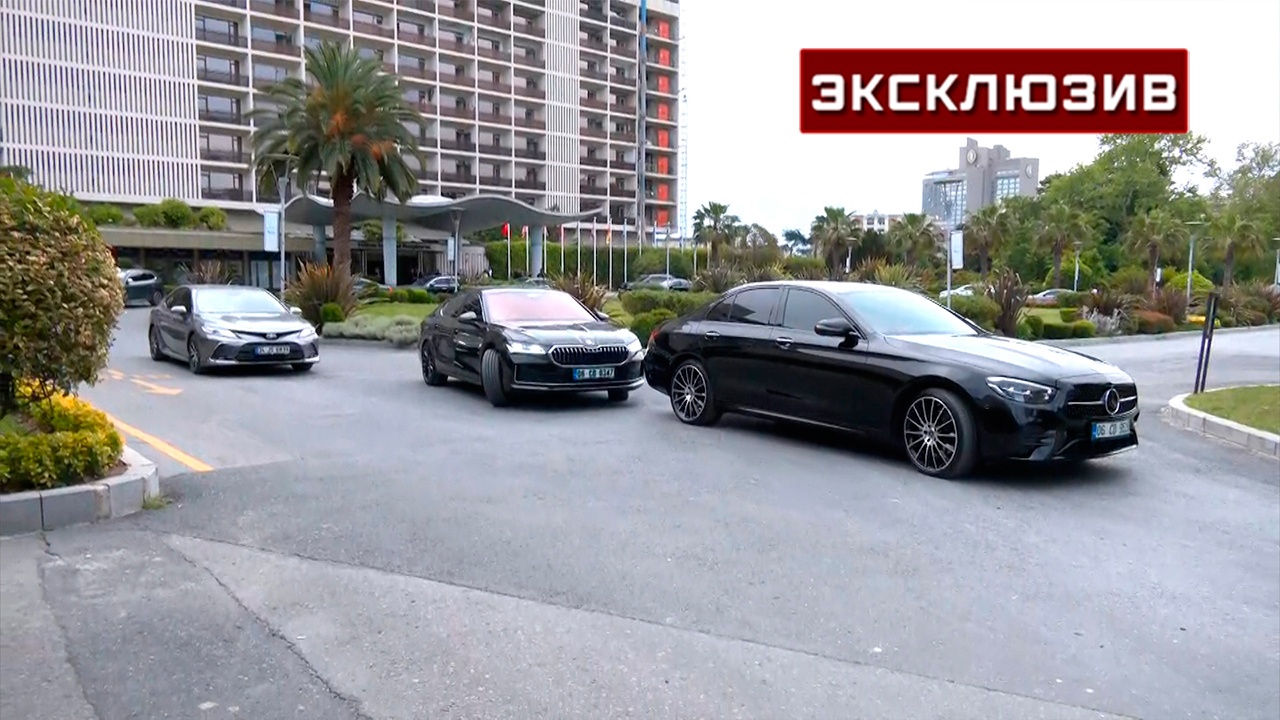 Российская делегация выехала из гостиницы в Стамбуле