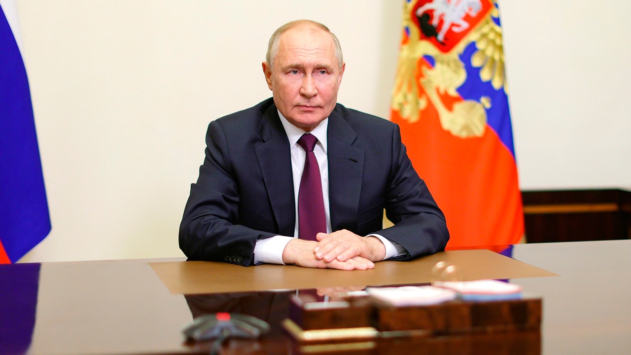 Песков: Путин онлайн получает информацию о переговорах в Стамбуле