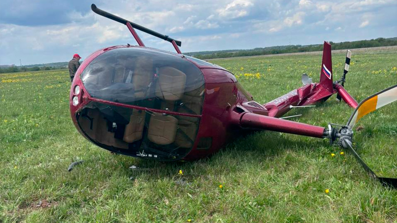 Вертолет Robinson совершил жесткую посадку в Подмосковье Вертолет Robinson совершил жесткую посадку в Подмосковье