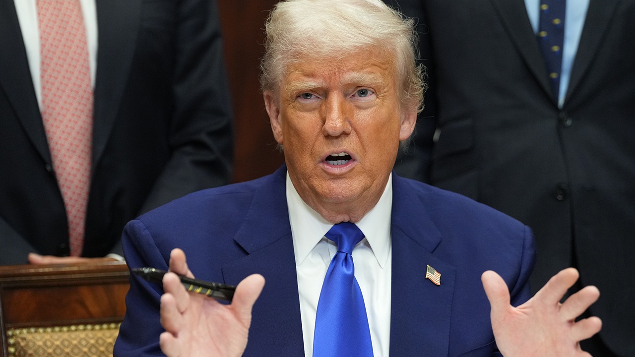 Трамп рассказал о тяжелом разговоре с Зеленским Трамп рассказал о тяжелом разговоре с Зеленским