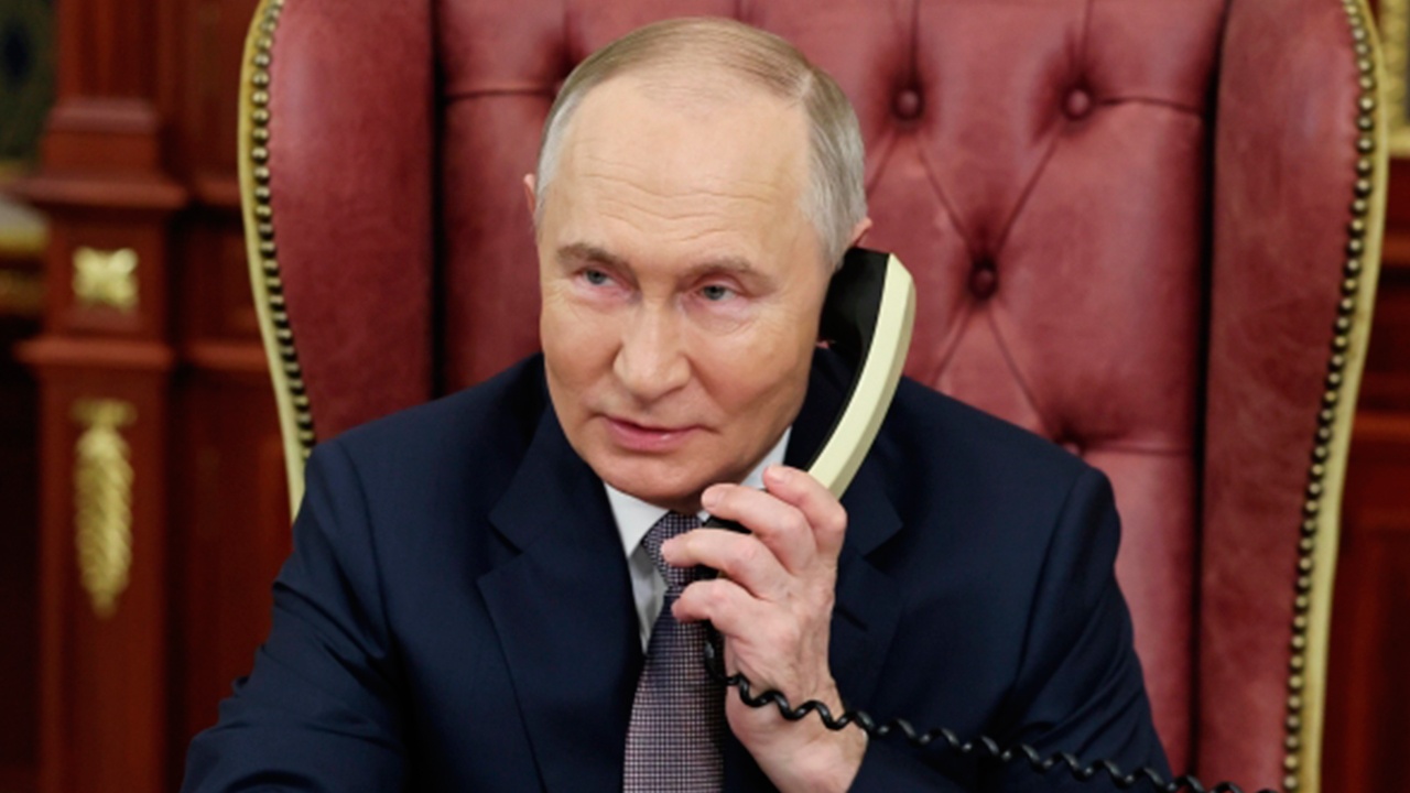 Песков сообщил, что разговор Путина и Трампа идет Песков сообщил, что разговор Путина и Трампа идет