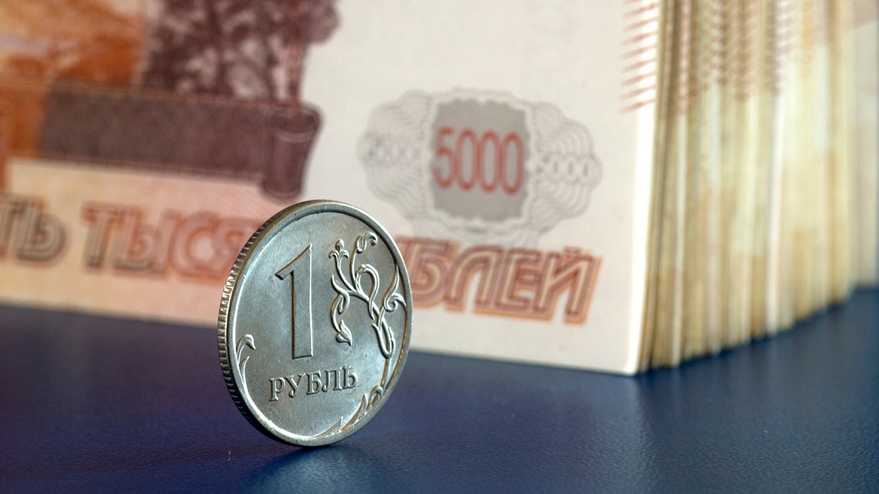 Названы сферы, где россияне могут получать свыше 300 тысяч рублей Названы сферы, где россияне могут получать свыше 300 тысяч рублей