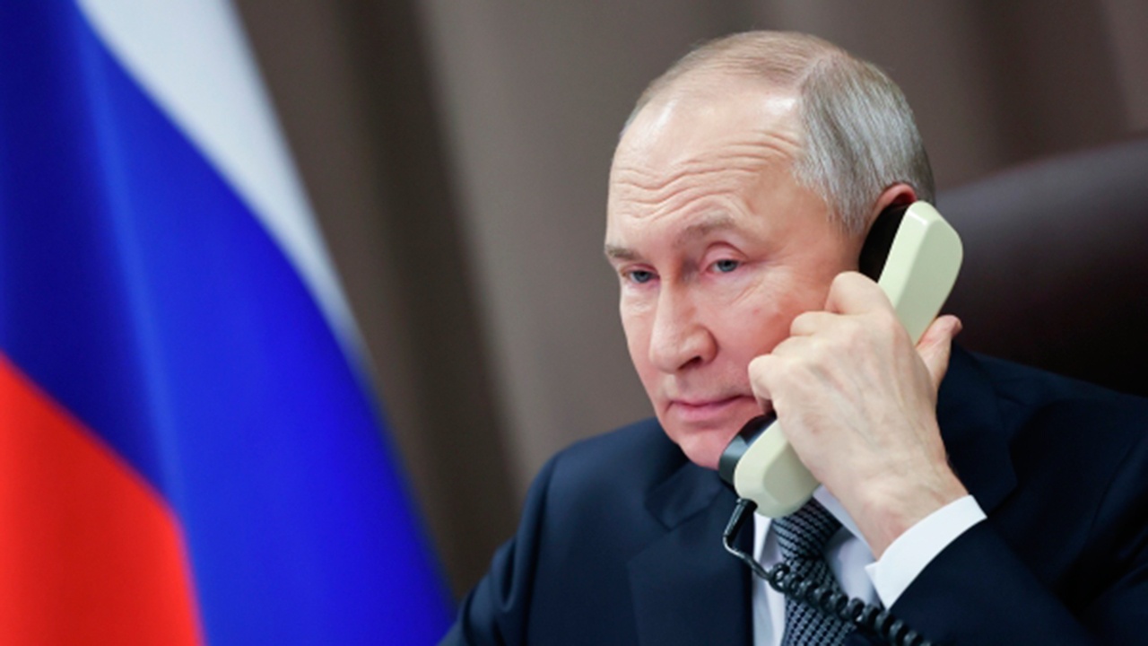 Путин сообщил, что разговор с Трампом продолжался более двух часов Путин сообщил, что разговор с Трампом продолжался более двух часов