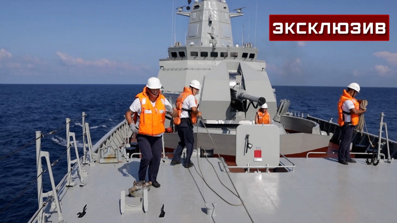 Моряки-тихоокеанцы провели дозаправку на ходу во время дальнего похода Моряки-тихоокеанцы провели дозаправку на ходу во время дальнего похода