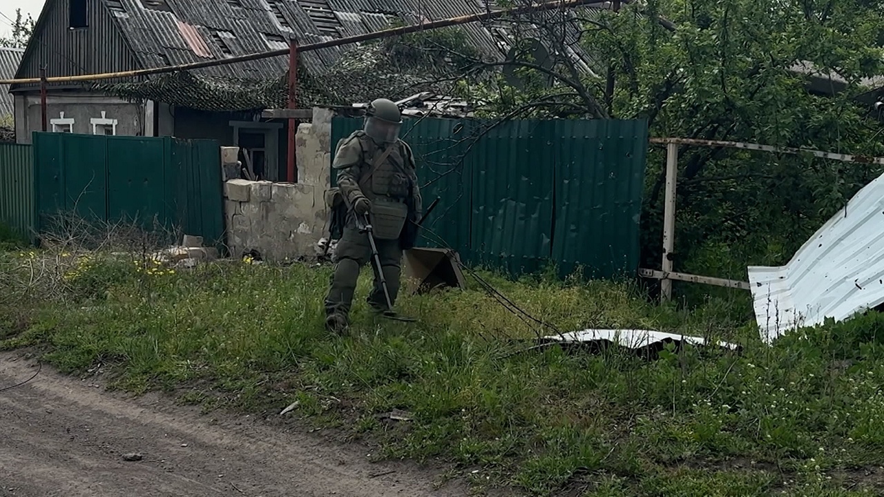 Саперы обезвредили мины и растяжки в жилом секторе Селидово Саперы обезвредили мины и растяжки в жилом секторе Селидово