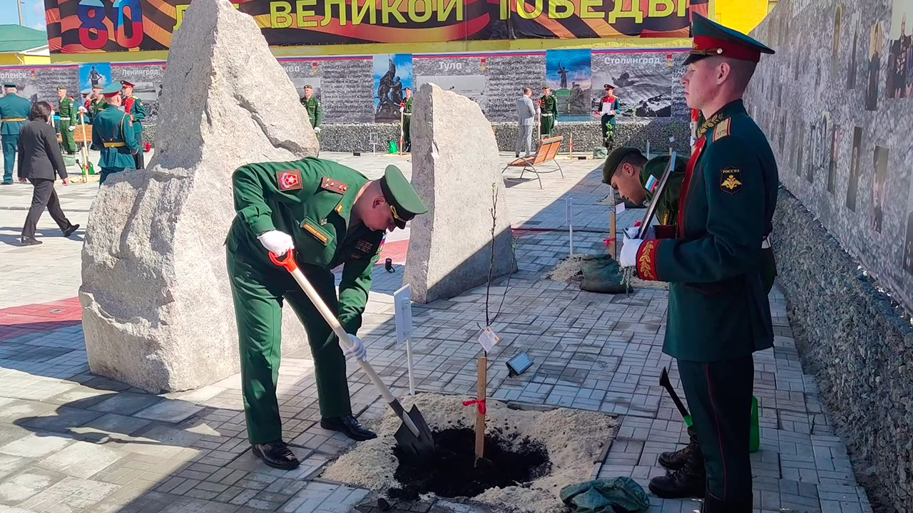 В Екатеринбурге открыли аллею городов-героев на территории ЦВО В Екатеринбурге открыли аллею городов-героев на территории ЦВО