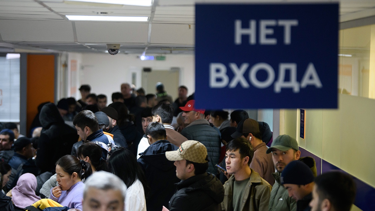Эксперимент по контролю мигрантов внедрили в Москве и Подмосковье Эксперимент по контролю мигрантов внедрили в Москве и Подмосковье