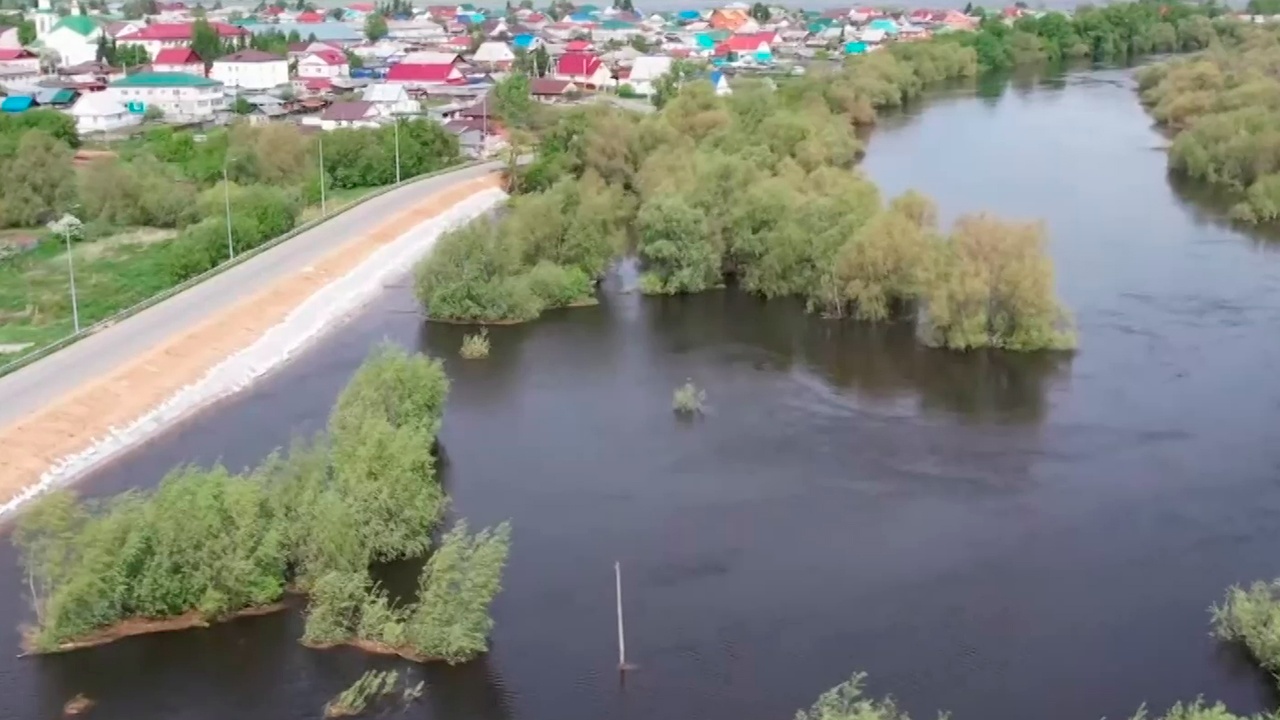 В Тюменской области из-за паводка ввели режим ЧС в четырех населенных пунктах В Тюменской области из-за паводка ввели режим ЧС в четырех населенных пунктах