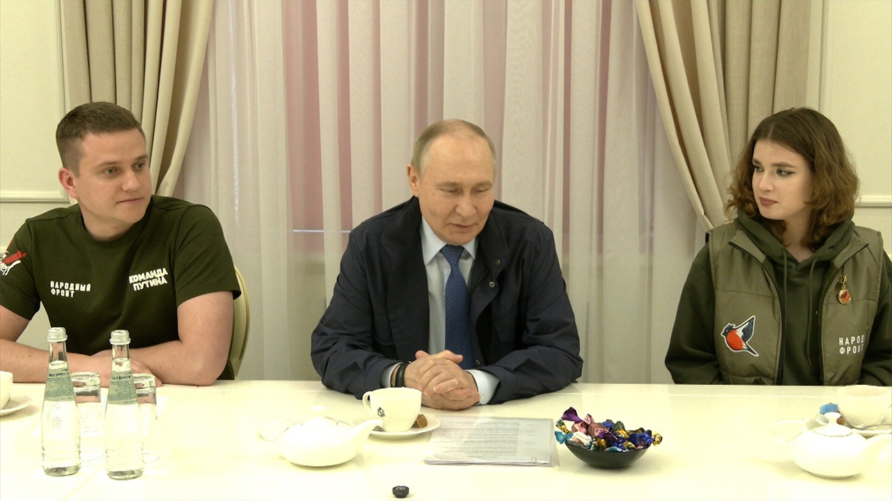 Появились кадры встречи Путина с жителями Курской области Появились кадры встречи Путина с жителями Курской области