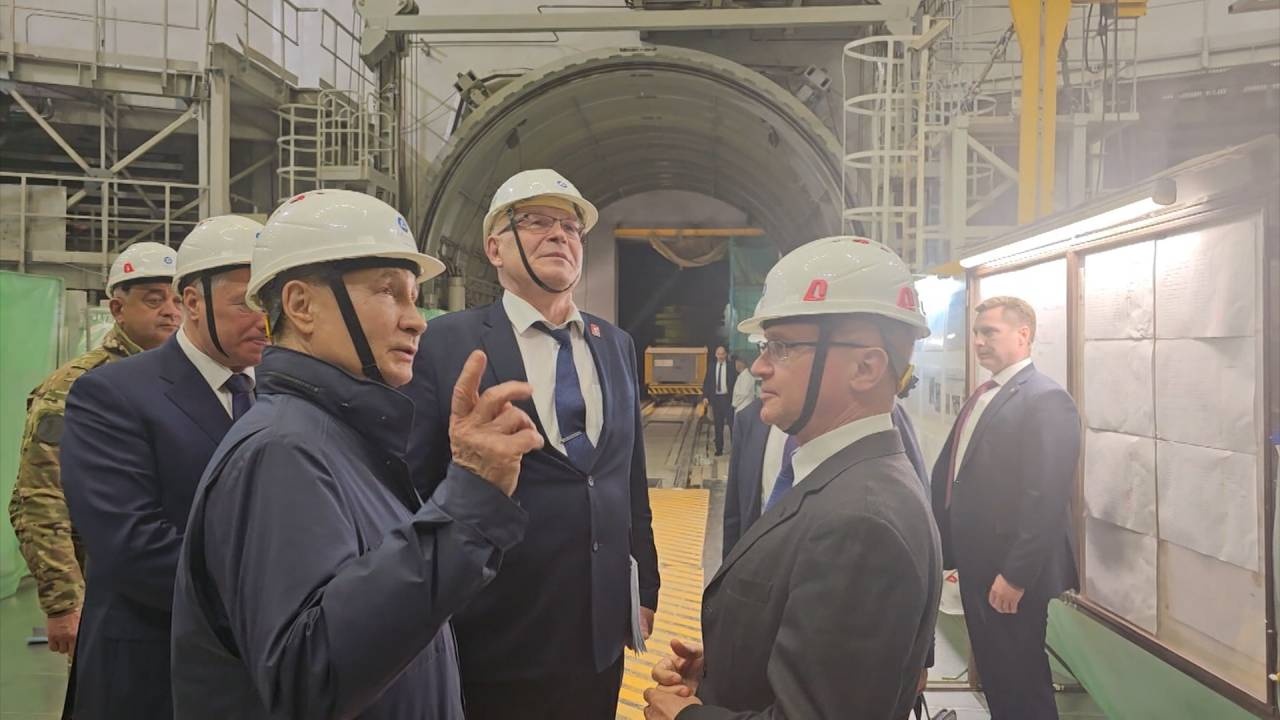 Путин посетил строящуюся Курскую АЭС-2 Путин посетил строящуюся Курскую АЭС-2