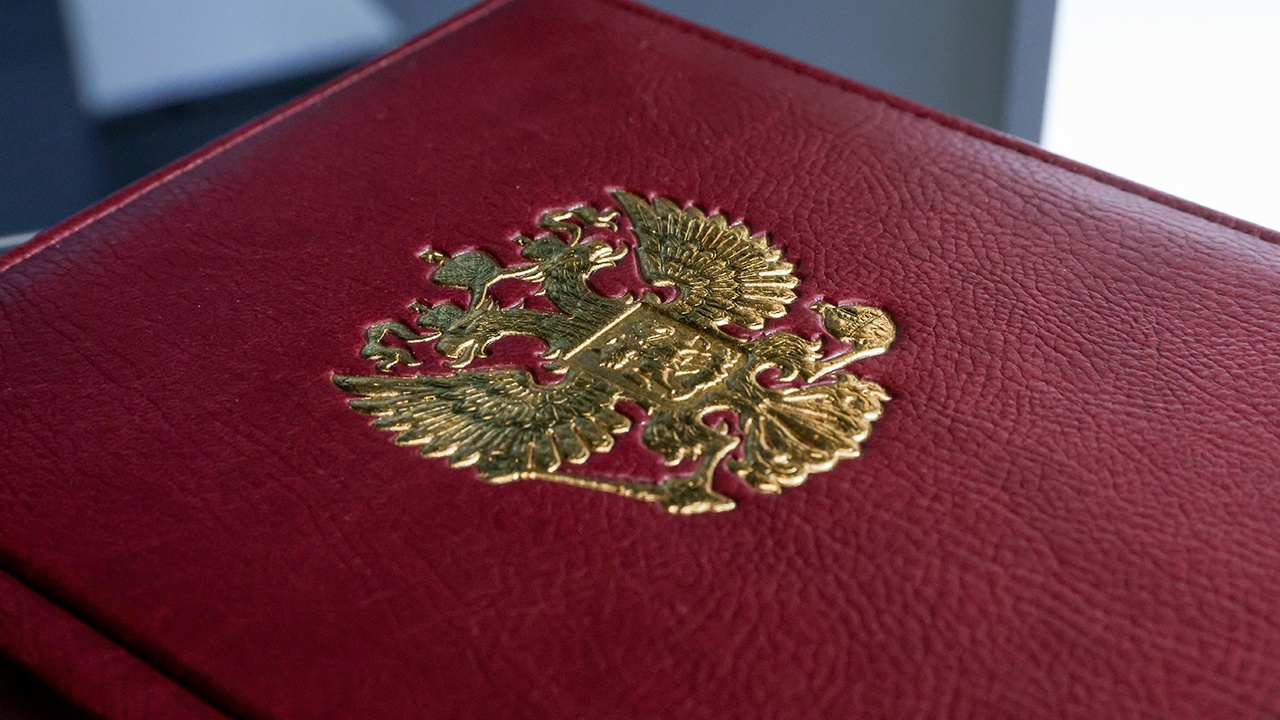 Песков объяснил изменение в гербе России на сайте Кремля Песков объяснил изменение в гербе России на сайте Кремля