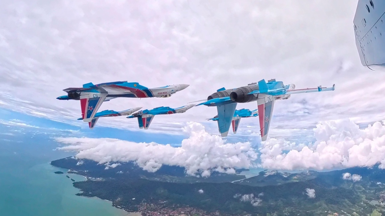 Опубликовано видео выступления «Русских Витязей» на выставке LIMA 2025 Опубликовано видео выступления «Русских Витязей» на выставке LIMA 2025