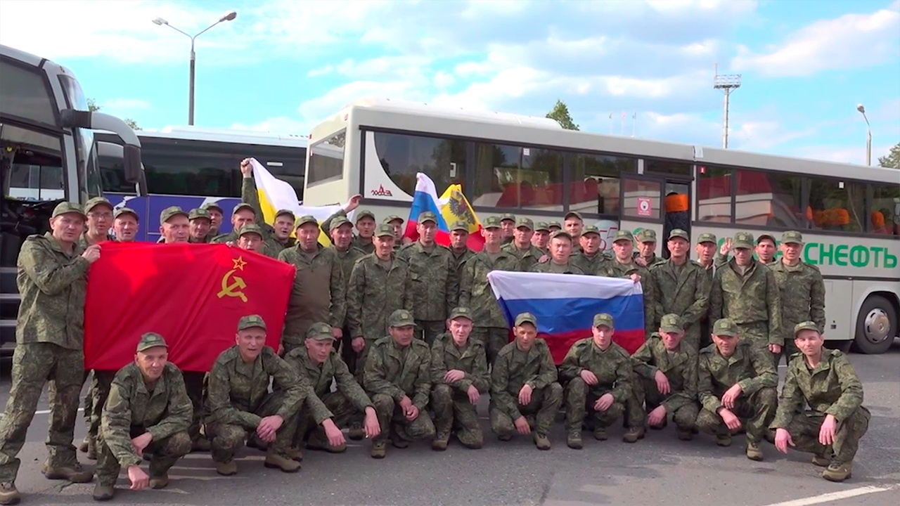 Опубликованы кадры возвращения обменянных военнопленных Опубликованы кадры возвращения обменянных военнопленных