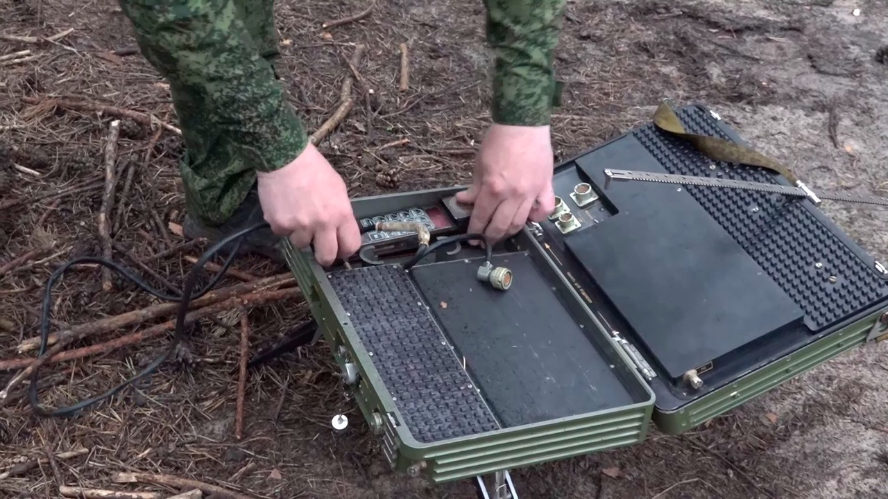 Военные связисты обеспечили расчеты «Мста-С» спутниковой связью в зоне СВО Военные связисты обеспечили расчеты «Мста-С» спутниковой связью в зоне СВО