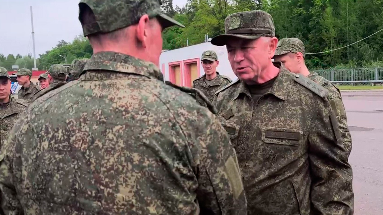 Фомин встретил третью группу освобожденных военнопленных Фомин встретил третью группу освобожденных военнопленных
