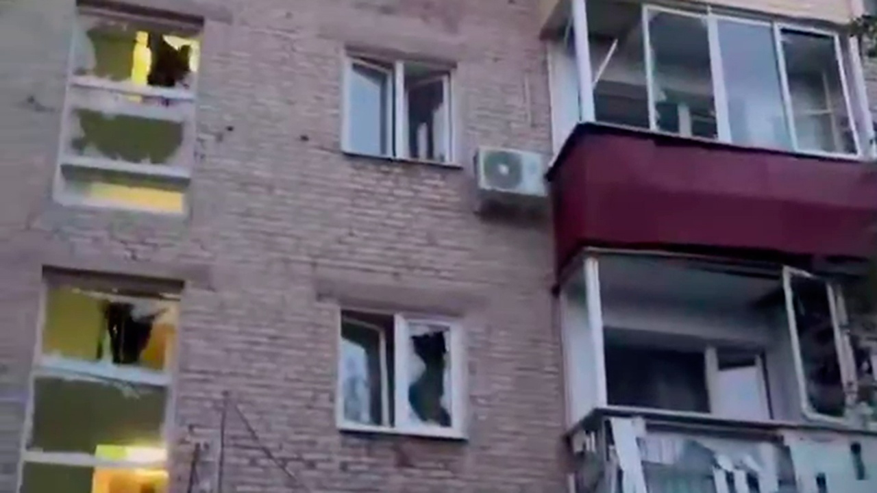 Дрон ВСУ повредил остекление жилого дома в Туле Дрон ВСУ повредил остекление жилого дома в Туле