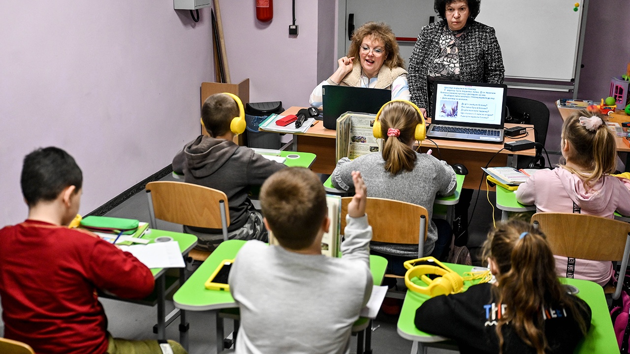 Языковые омбудсмены на Украине запрещают детям говорить по-русски в школах Языковые омбудсмены на Украине запрещают детям говорить по-русски в школах