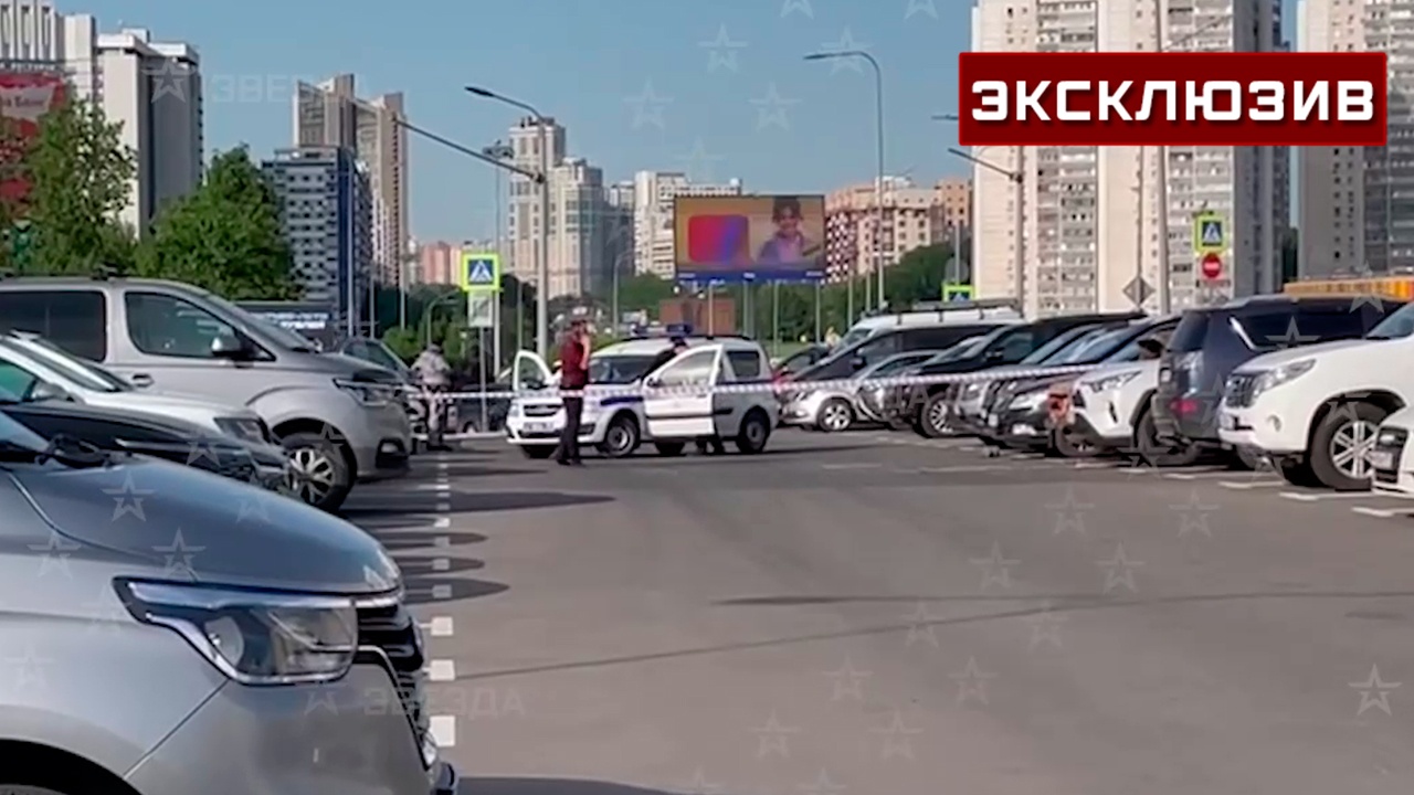 Часть парковки у метро «Тропарево» перекрыли из-за предмета под машиной Часть парковки у метро «Тропарево» перекрыли из-за предмета под машиной
