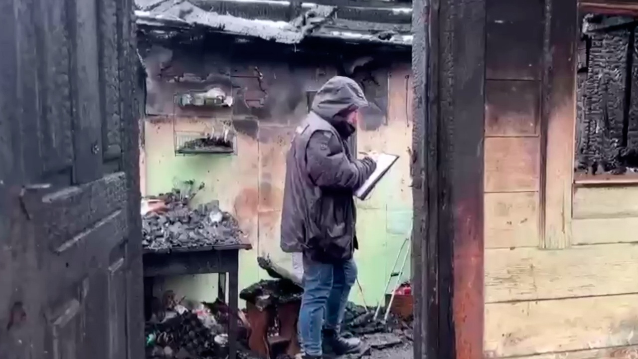 В Байкальске подросток зарезал четырех друзей, устроил пожар и погиб В Байкальске подросток зарезал четырех друзей, устроил пожар и погиб