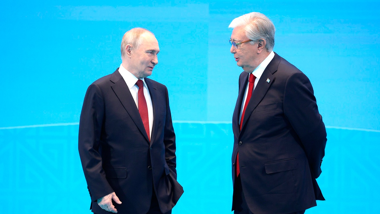 Путин и Токаев обсудили по телефону экономику и энергетику Путин и Токаев обсудили по телефону экономику и энергетику