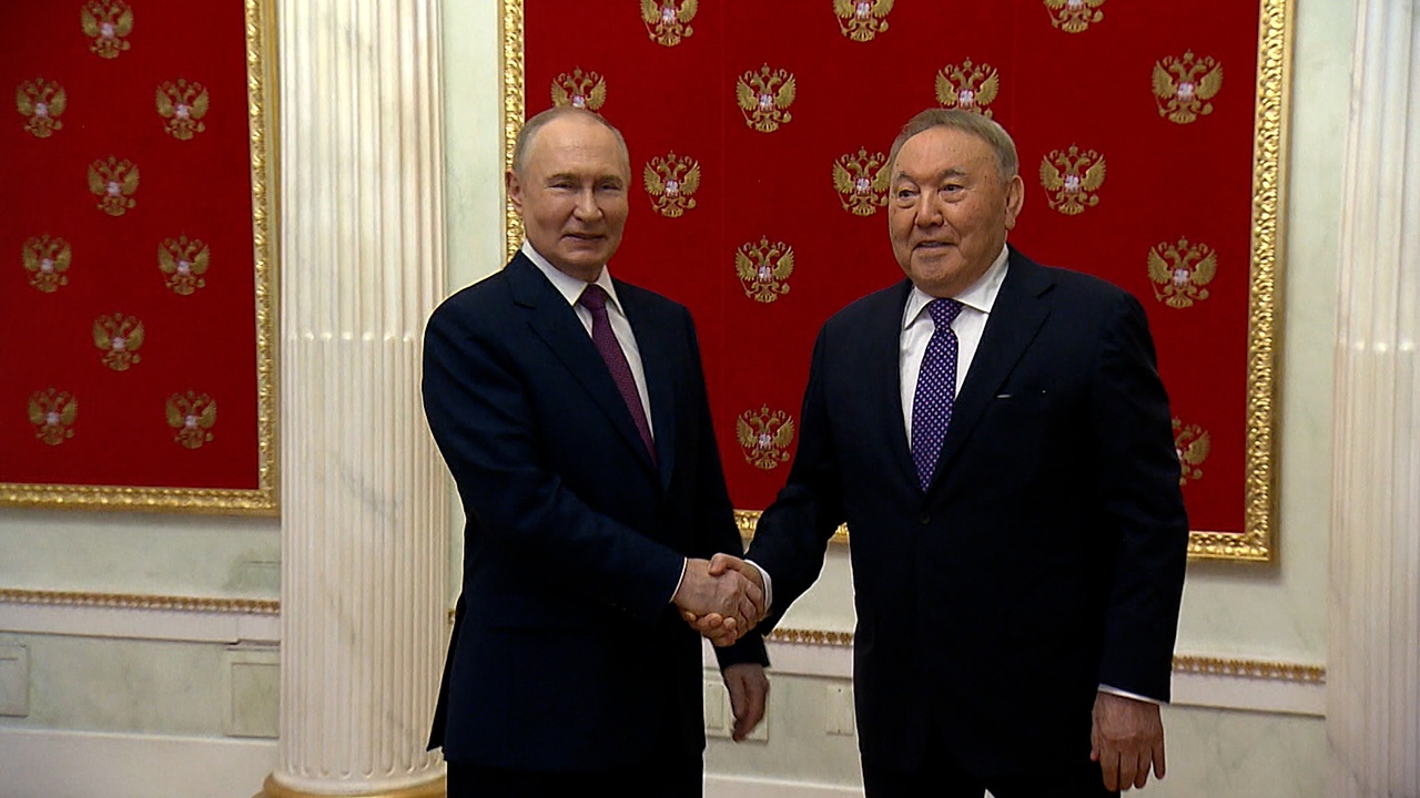 Путин встретился в Кремле с первым президентом Казахстана Назарбаевым Путин встретился в Кремле с первым президентом Казахстана Назарбаевым