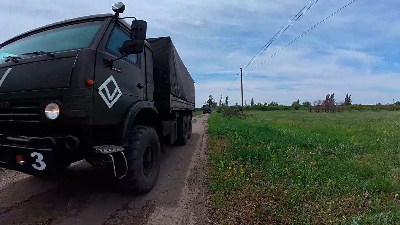 Под огнем противника: какие задачи выполняют военные водители на СВО Под огнем противника: какие задачи выполняют военные водители на СВО