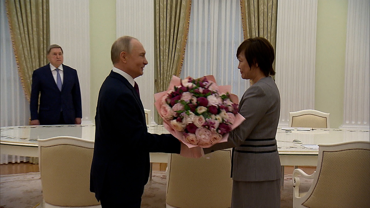 Путин принял в Кремле вдову экс-премьера Японии Абэ Путин принял в Кремле вдову экс-премьера Японии Абэ