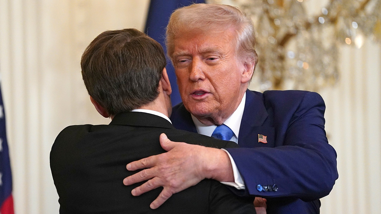 Трамп посоветовал Макрону «закрывать двери» после пощечины от жены Трамп посоветовал Макрону «закрывать двери» после пощечины от жены