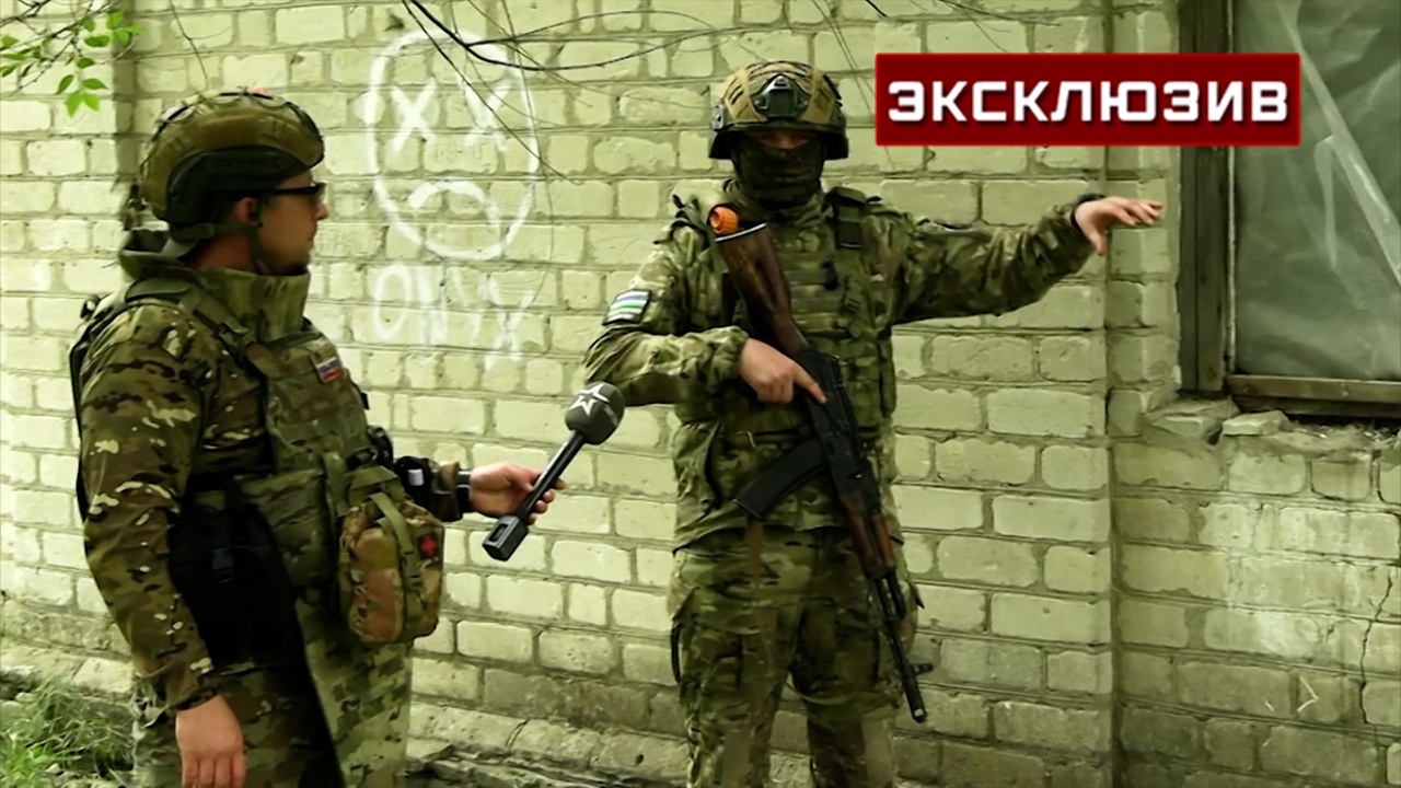 ВСУ перепутали позиции в Зеленом Поле и снабжали шоколадками бойцов ВС РФ ВСУ перепутали позиции в Зеленом Поле и снабжали шоколадками бойцов ВС РФ