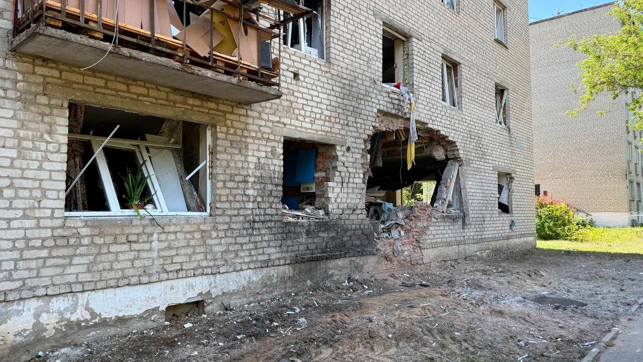 Пять многоквартирных домов повреждено при обстреле Рыльска Пять многоквартирных домов повреждено при обстреле Рыльска