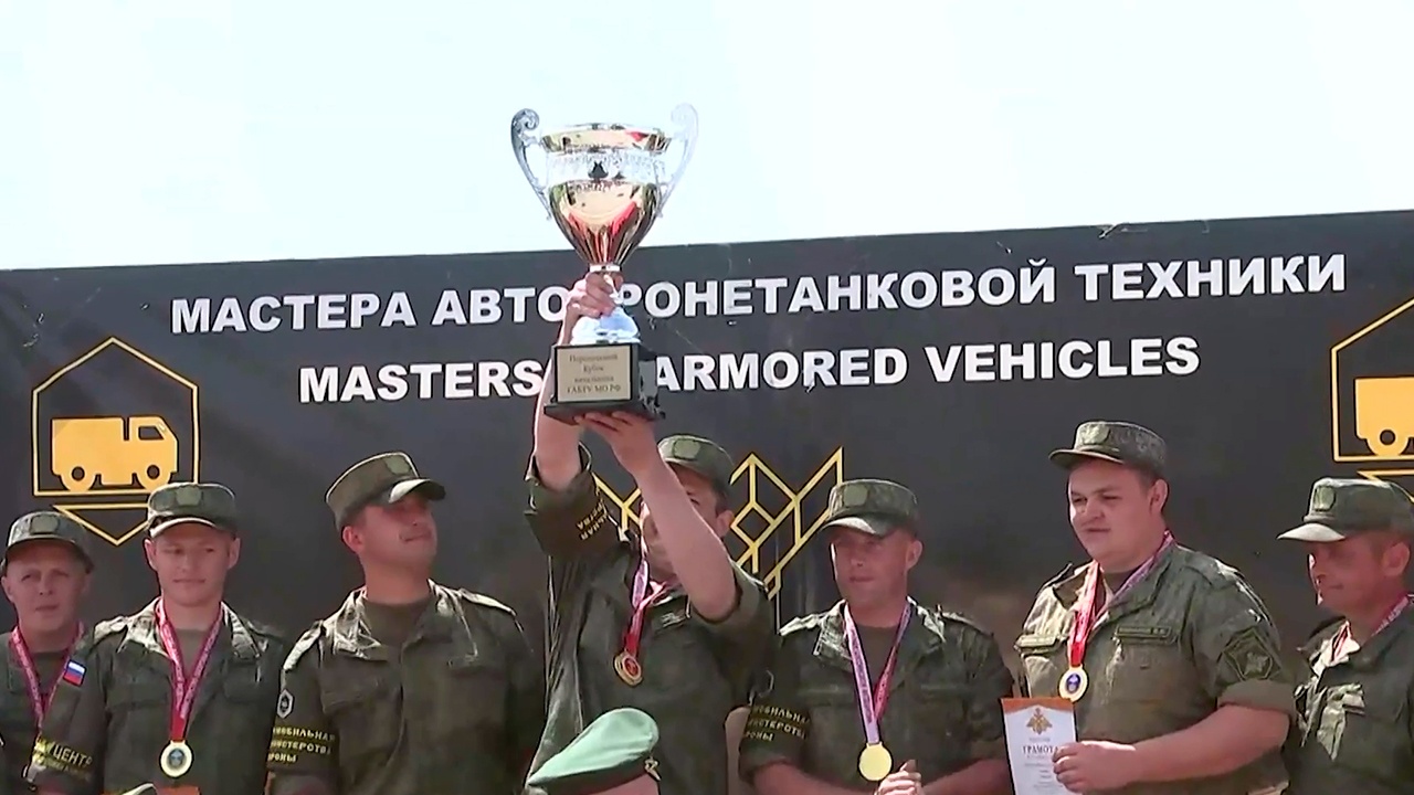 В Нахабино наградили лучших военнослужащих-водителей В Нахабино наградили лучших военнослужащих-водителей