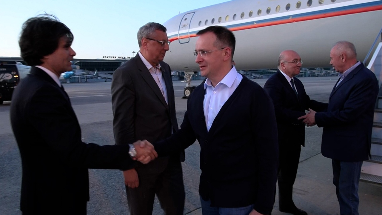 Российская делегация прибыла в Стамбул на переговоры с Украиной Российская делегация прибыла в Стамбул на переговоры с Украиной