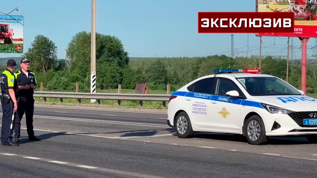 Дорогу к месту обрушения моста на поезд в Брянской области оцепили за 5 км Дорогу к месту обрушения моста на поезд в Брянской области оцепили за 5 км