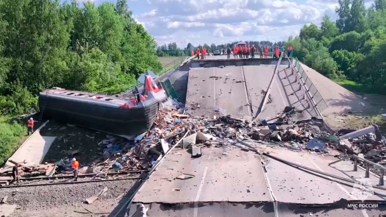 Вертолет доставил в Москву пострадавшего из Брянской области Вертолет доставил в Москву пострадавшего из Брянской области