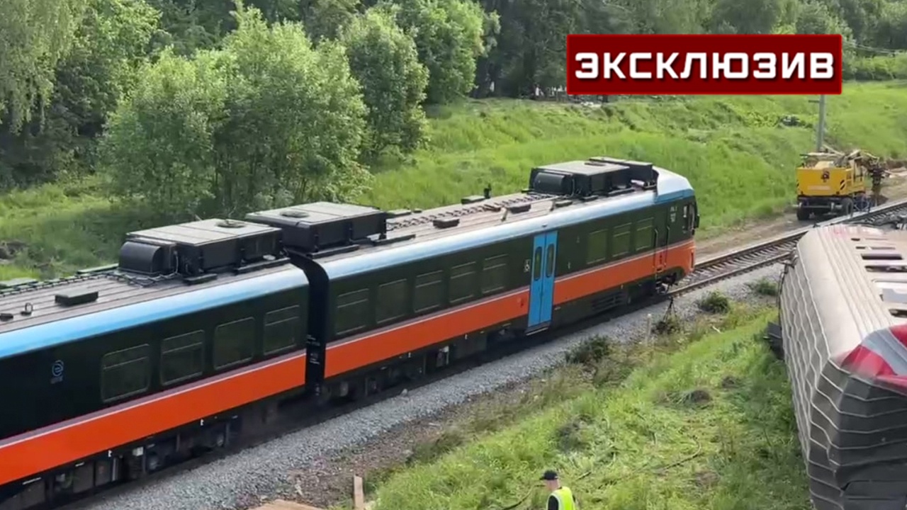На месте теракта в Брянской области возобновили движение поездов На месте теракта в Брянской области возобновили движение поездов