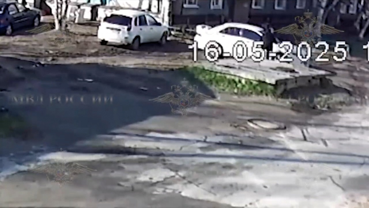 Подросток перевел мошенникам 200 тысяч и поджег четыре авто по их указанию