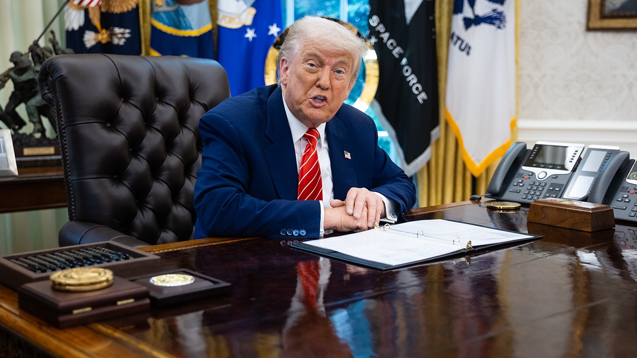 Белый дом: Трамп не отказывается от ужесточения санкций против РФ Белый дом: Трамп не отказывается от ужесточения санкций против РФ
