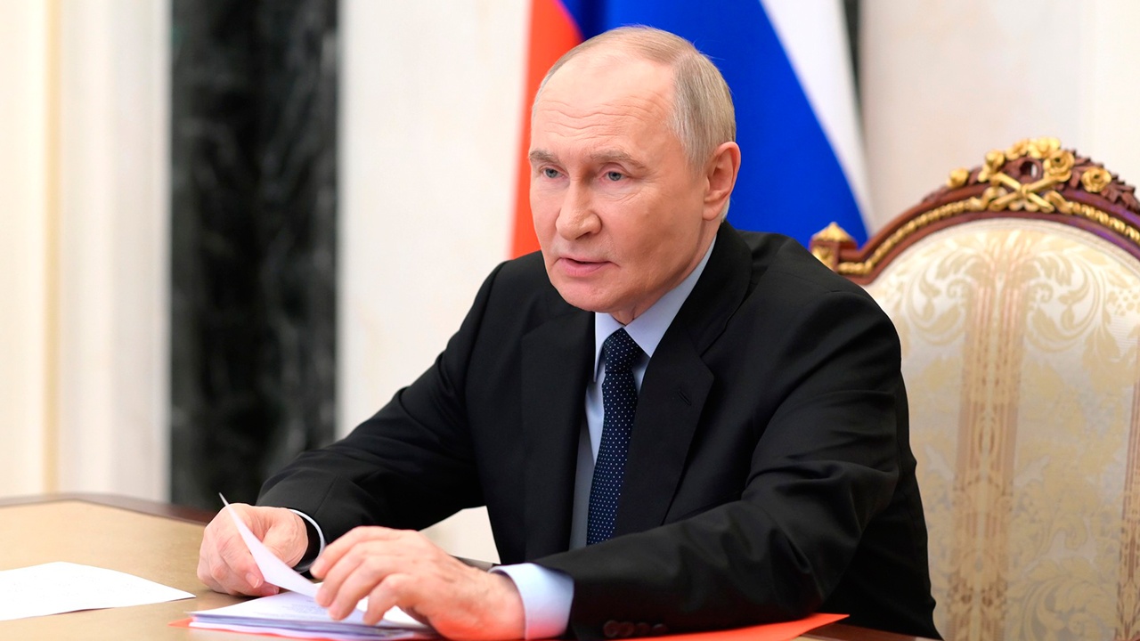 Путин получал информацию о воскресных атаках Украины на РФ в режиме онлайн Путин получал информацию о воскресных атаках Украины на РФ в режиме онлайн