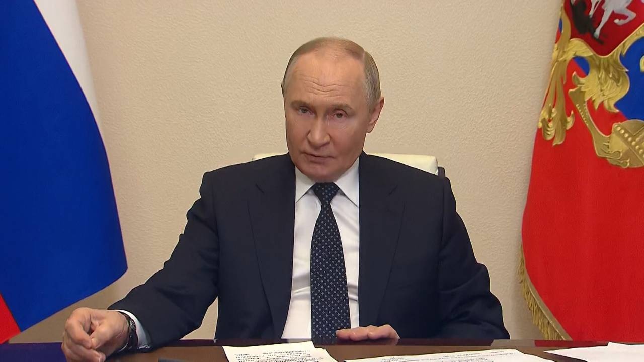 Путин: Украина пытается запугать РФ терактами, поскольку несет огромные потери Путин: Украина пытается запугать РФ терактами, поскольку несет огромные потери