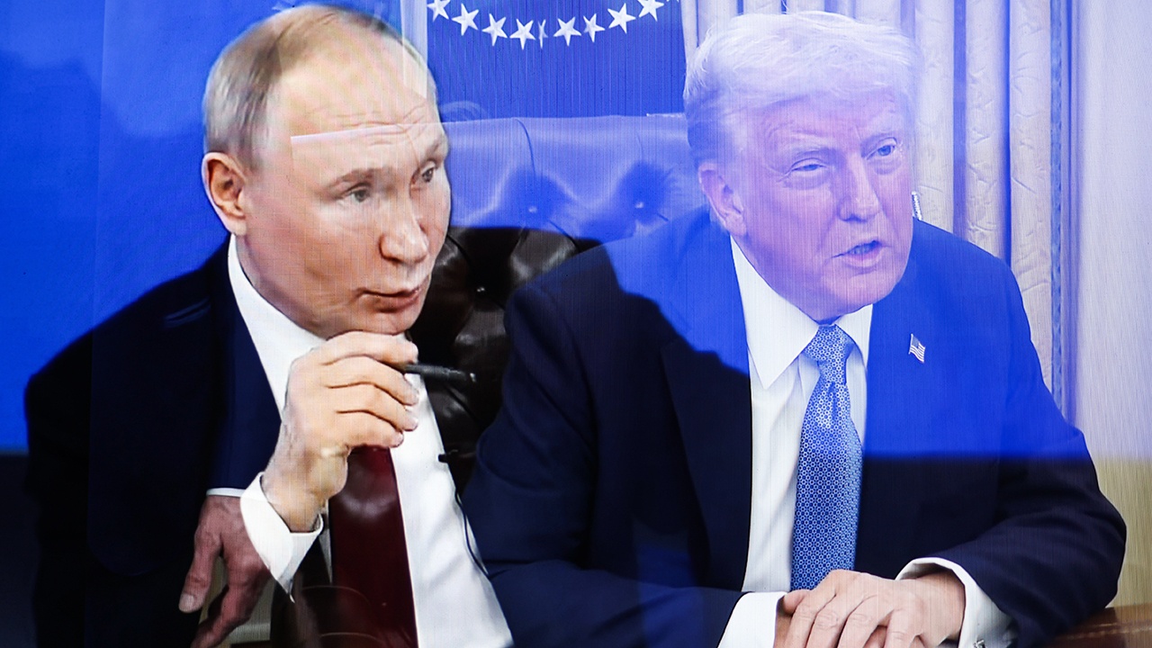 Путин и Трамп договорились оставаться на связи друг с другом Путин и Трамп договорились оставаться на связи друг с другом