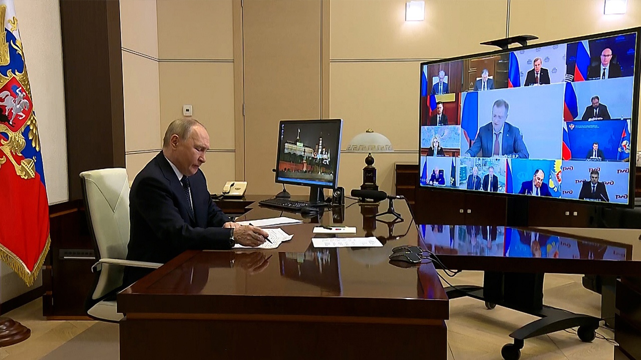Мединский доложил Путину, что донес Киеву его позицию о возможности встречи лидеров Мединский доложил Путину, что донес Киеву его позицию о возможности встречи лидеров