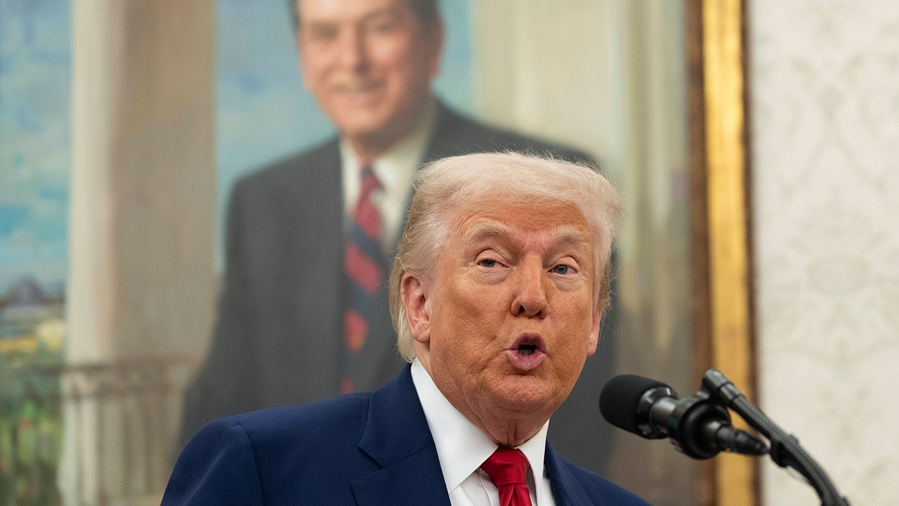 Трамп запретил гражданам 12 стран въезд в США Трамп запретил гражданам 12 стран въезд в США