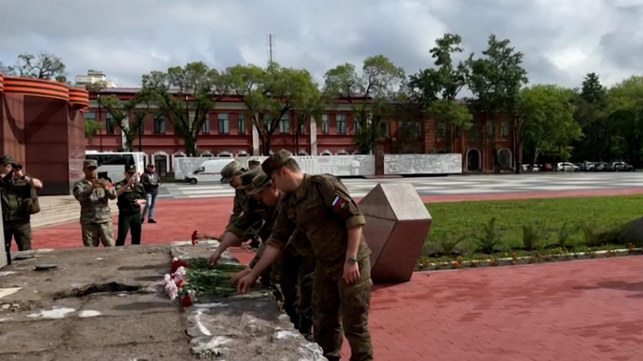 Делегация армии КНР почтила память павших в Великой Отечественной войне в Амурской области Делегация армии КНР почтила память павших в Великой Отечественной войне в Амурской области
