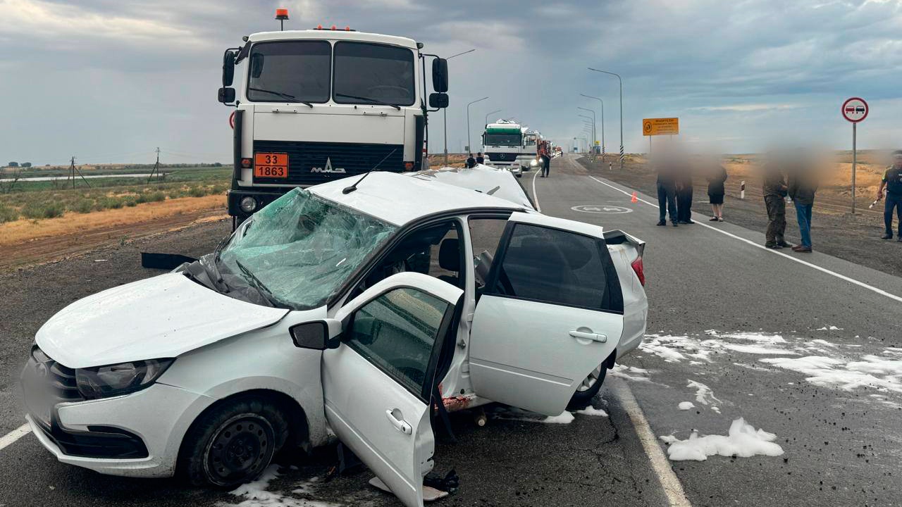 В Астраханской области трое полицейских погибли в ДТП с бензовозом В Астраханской области трое полицейских погибли в ДТП с бензовозом