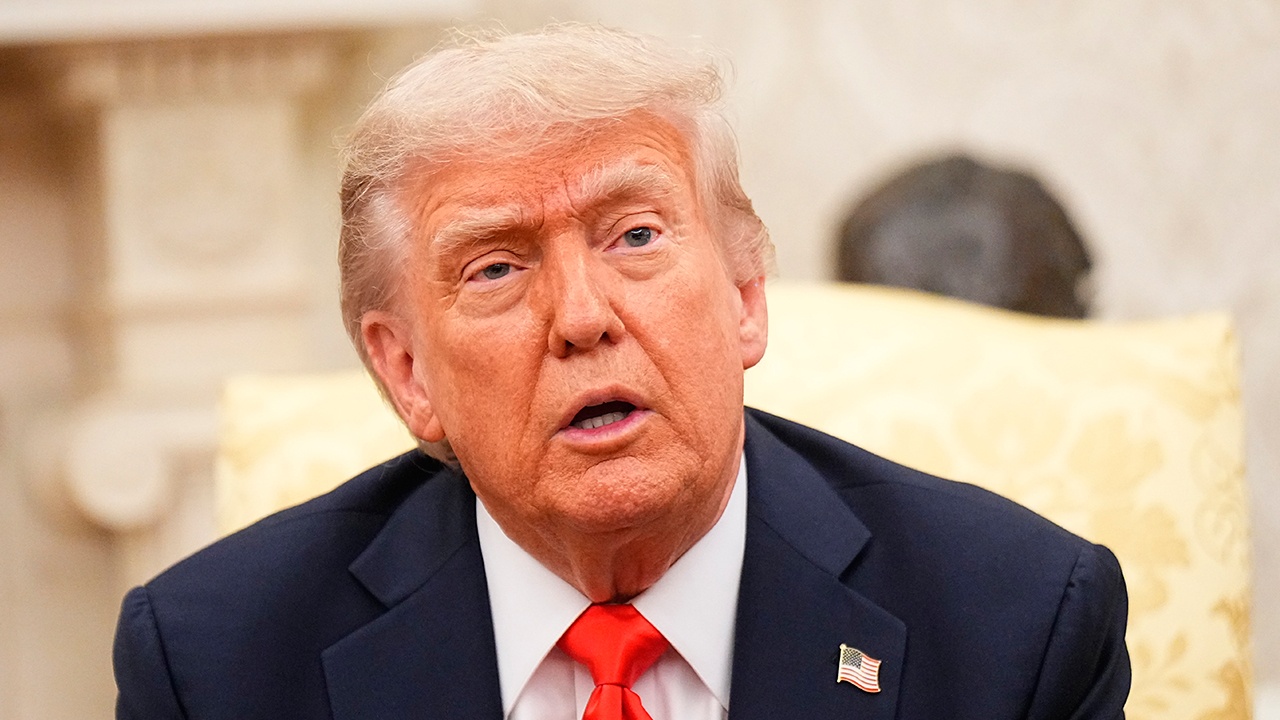 Трамп: Украина дала основания России разбомбить ее ко всем чертям Трамп: Украина дала основания России разбомбить ее ко всем чертям