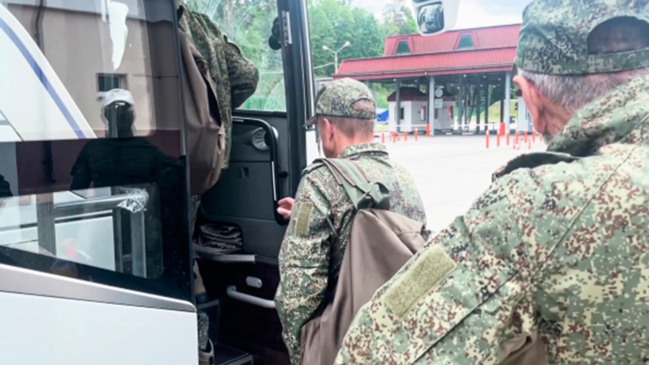 Россия передала Украине первый список из 640 военнопленных для обмена Россия передала Украине первый список из 640 военнопленных для обмена